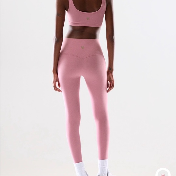 Aritzia Golden Butter Sports Bra - Picture 5 of 7